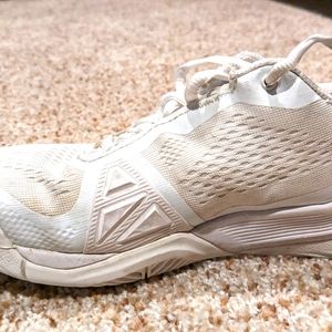 Wilson tennis shoes women size 7